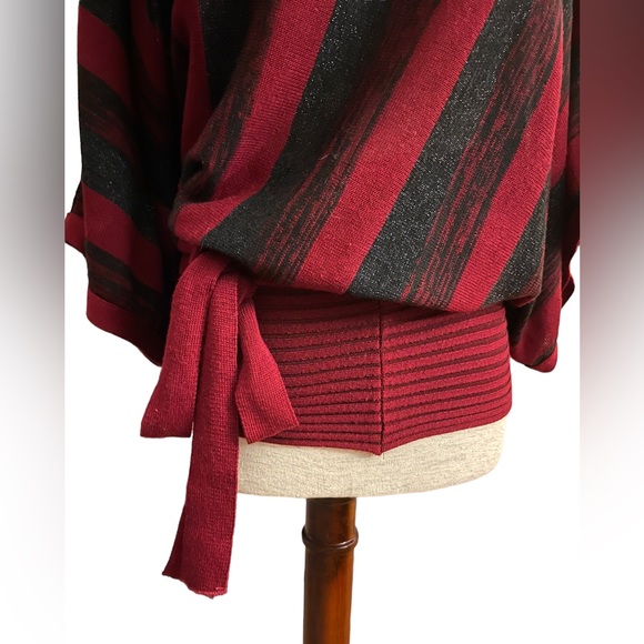 Cent Knit~Women’s Black & Maroon Sweater - Picture 4 of 4